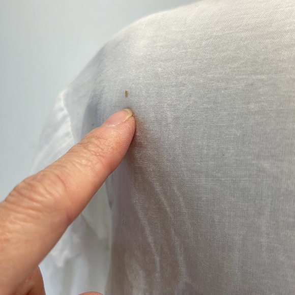 ⭐️🌸Vintage more by lata white embroidered handkerchief hem button front top L - Picture 4 of 12